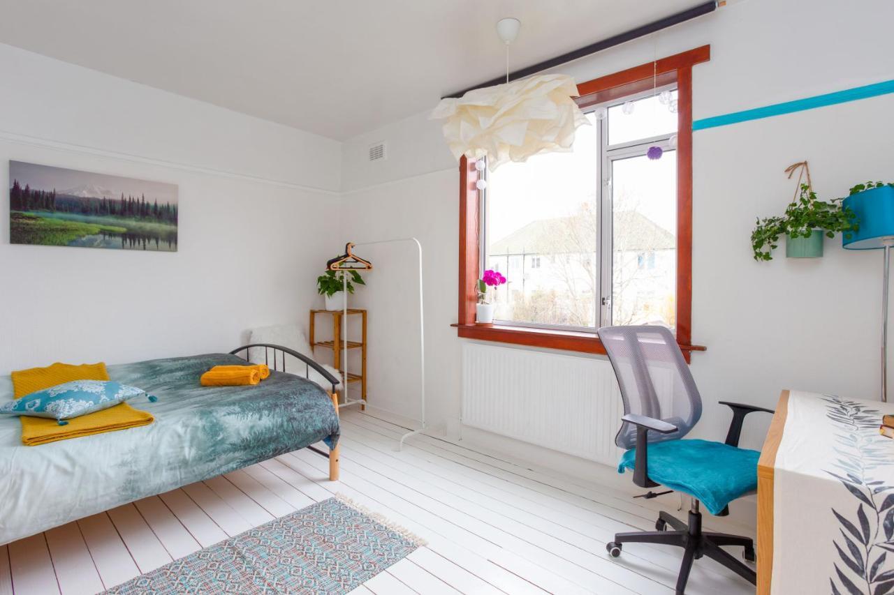 Bright & Spacious Double Room With Garden View- Close To Airport & City Centre Edynburg Zewnętrze zdjęcie
